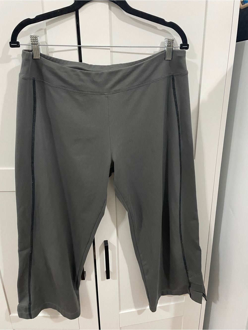 Title Nine Women’s Charcoal Grey Pull-On Capri Leggings Sz M - SO soft!
